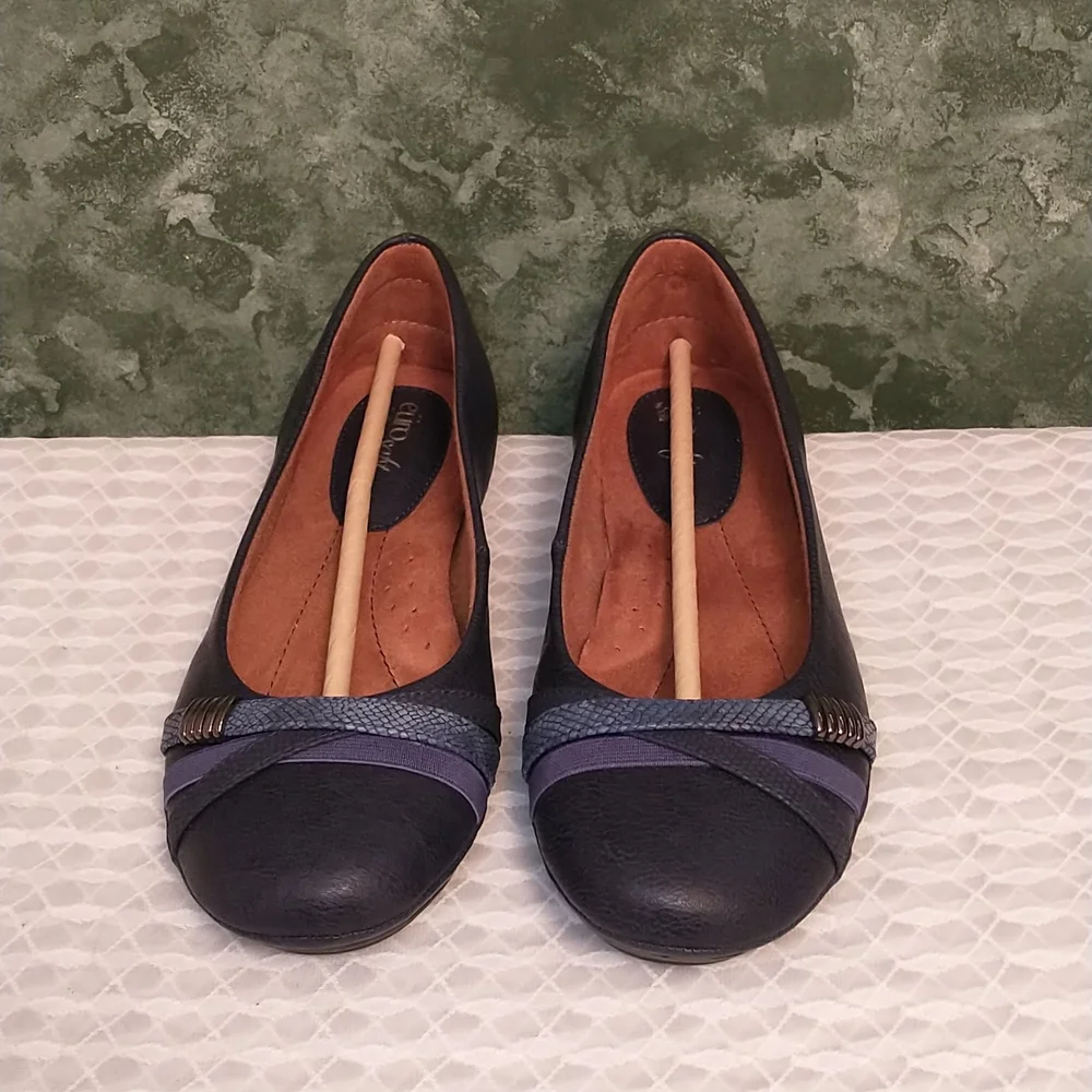 NWT & Box Eürosoft by Sofft Blue Shaina Slip On Flats Size 9 M Shoes Criss Cross - Picture 8 of 10